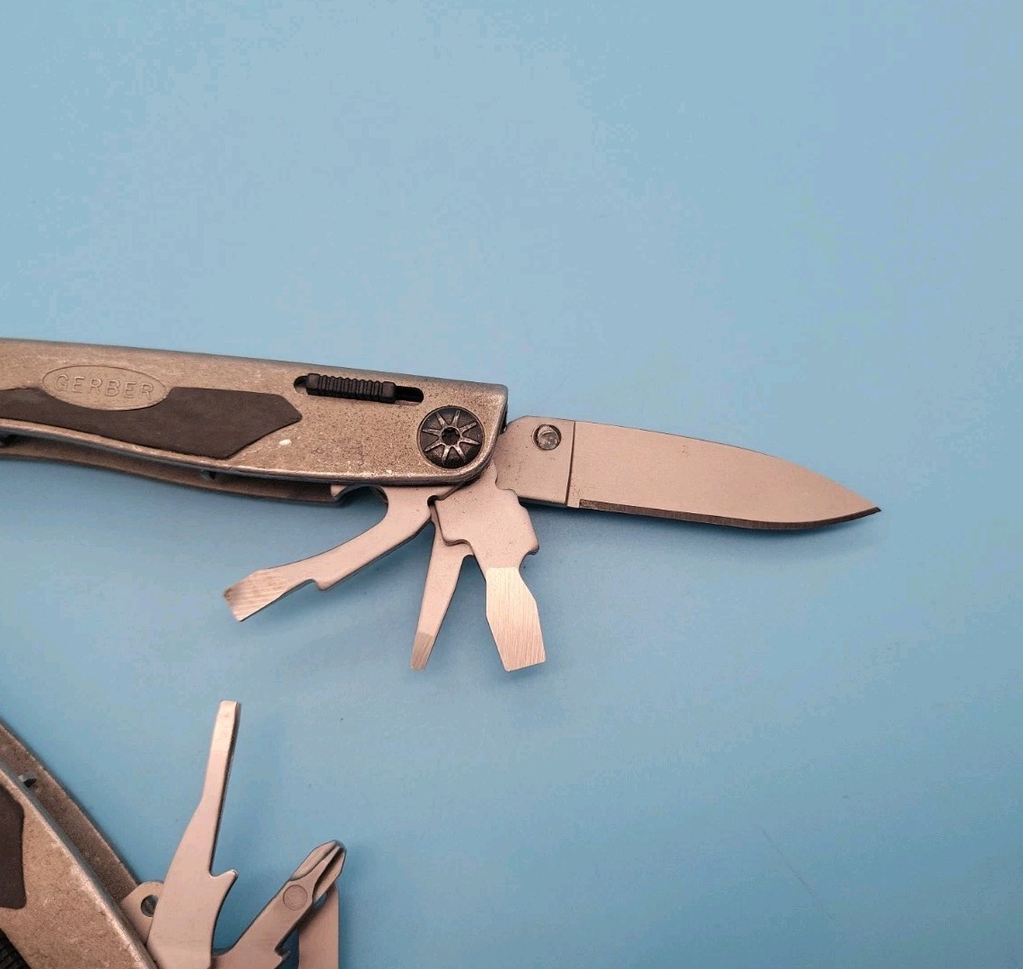 Gerber Urban Legend 700 Multi-Plier Multi Tool – Pliers, Scissors, Knife