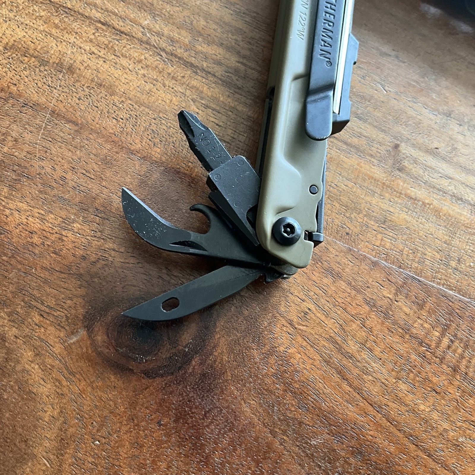 Leatherman Signal Multi-Tool Coyote Tan With Sheath Jan 2025 Date Code (0125)