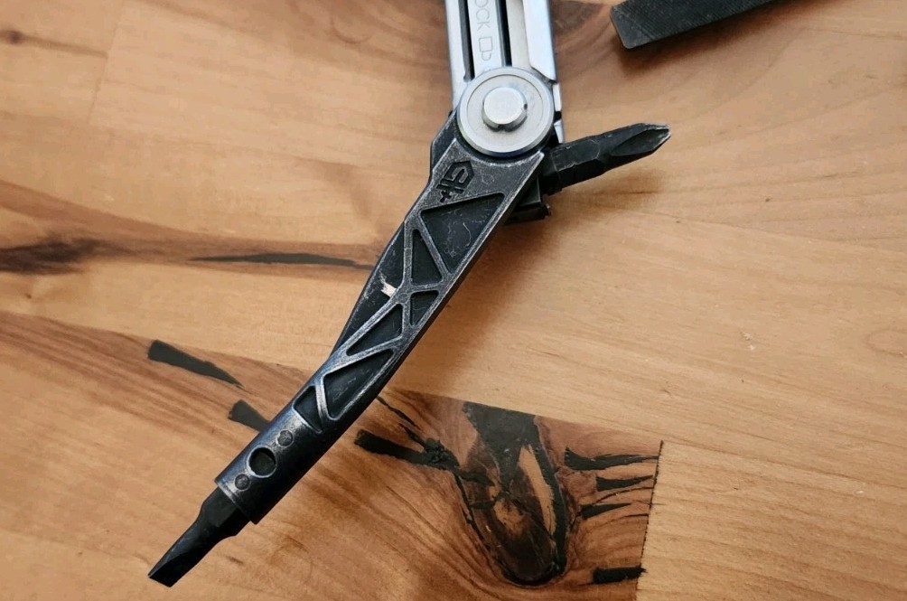 Gerber Center Drive Silver Multi-Plier 8 Tool w/ Molle Sheath – Great Cond. U58