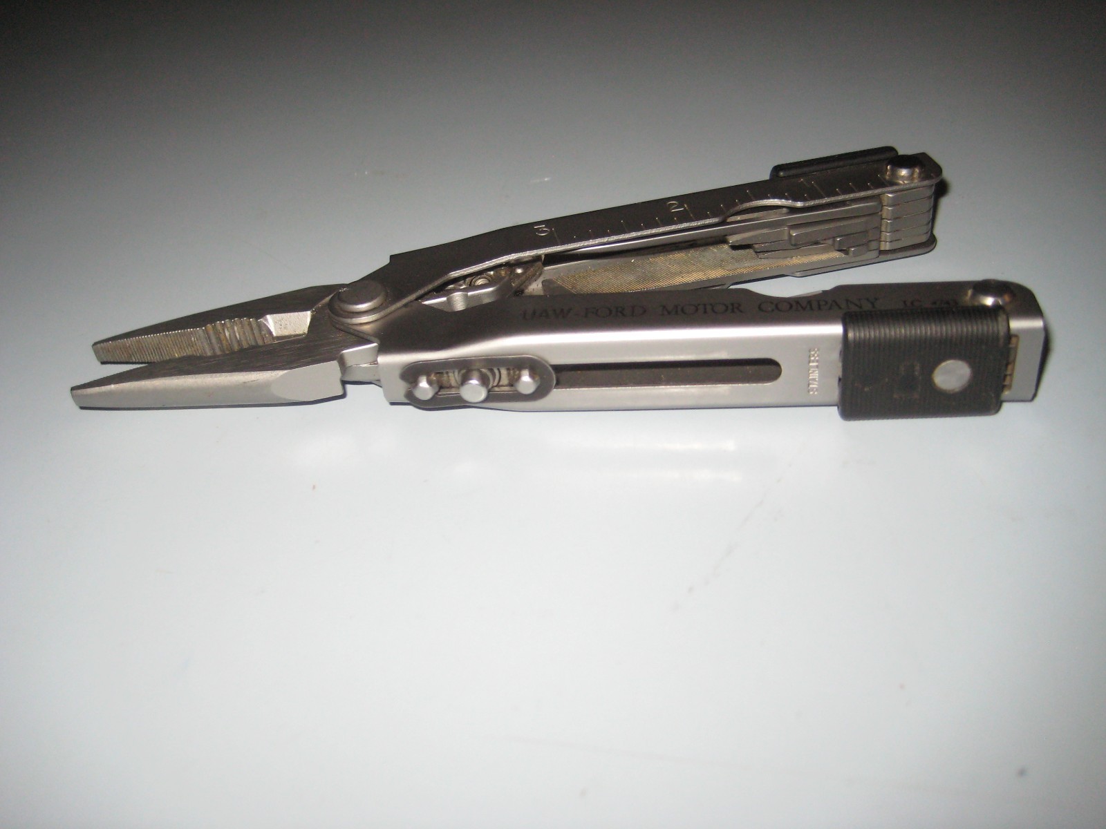 Ford Motor Company UAW GERBER Multi-Plier 600 MP600