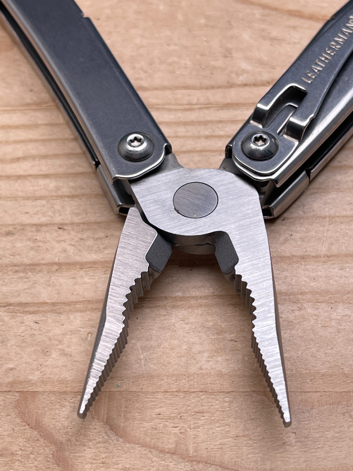 Leatherman Wingman Multi-Tool Knife 12/15 – Stainless Steel, Pocket Clip