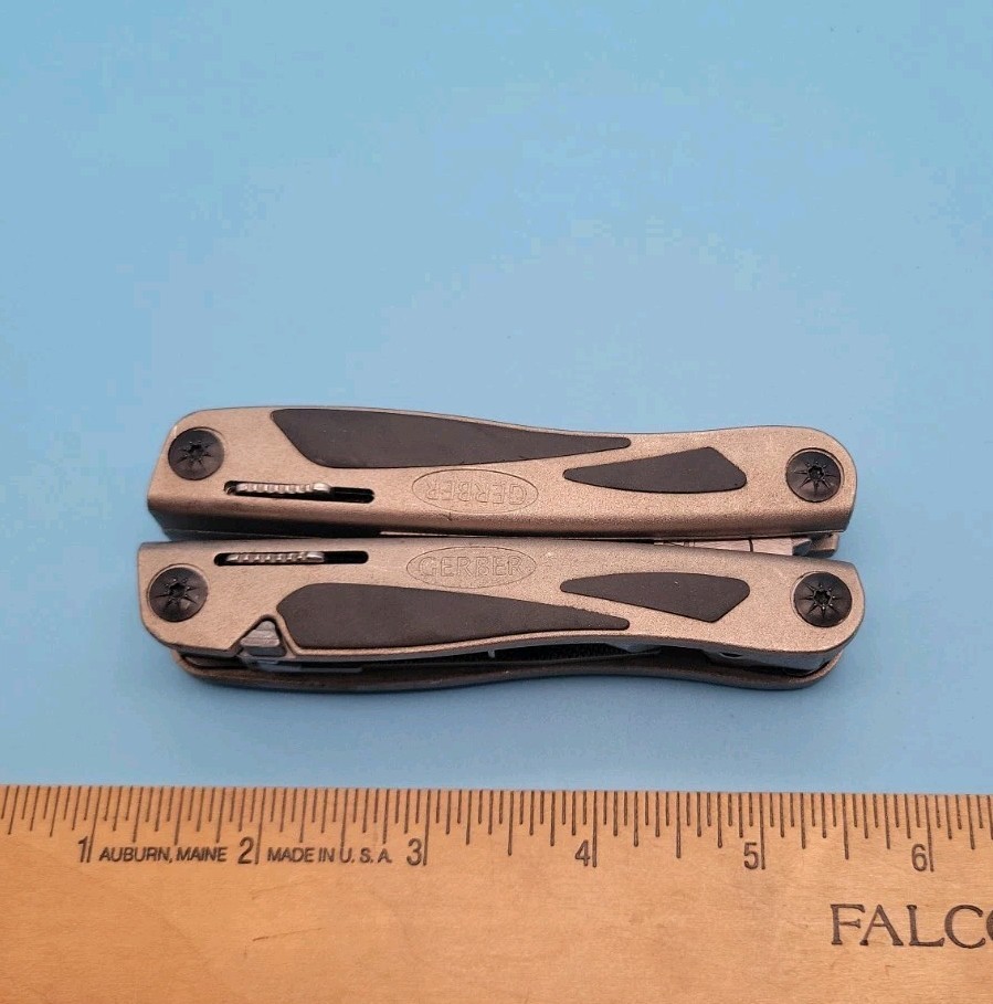 Gerber MP800 Legend Multi-Plier Multi Tool – Carbide Cutters Pliers, Knife, File