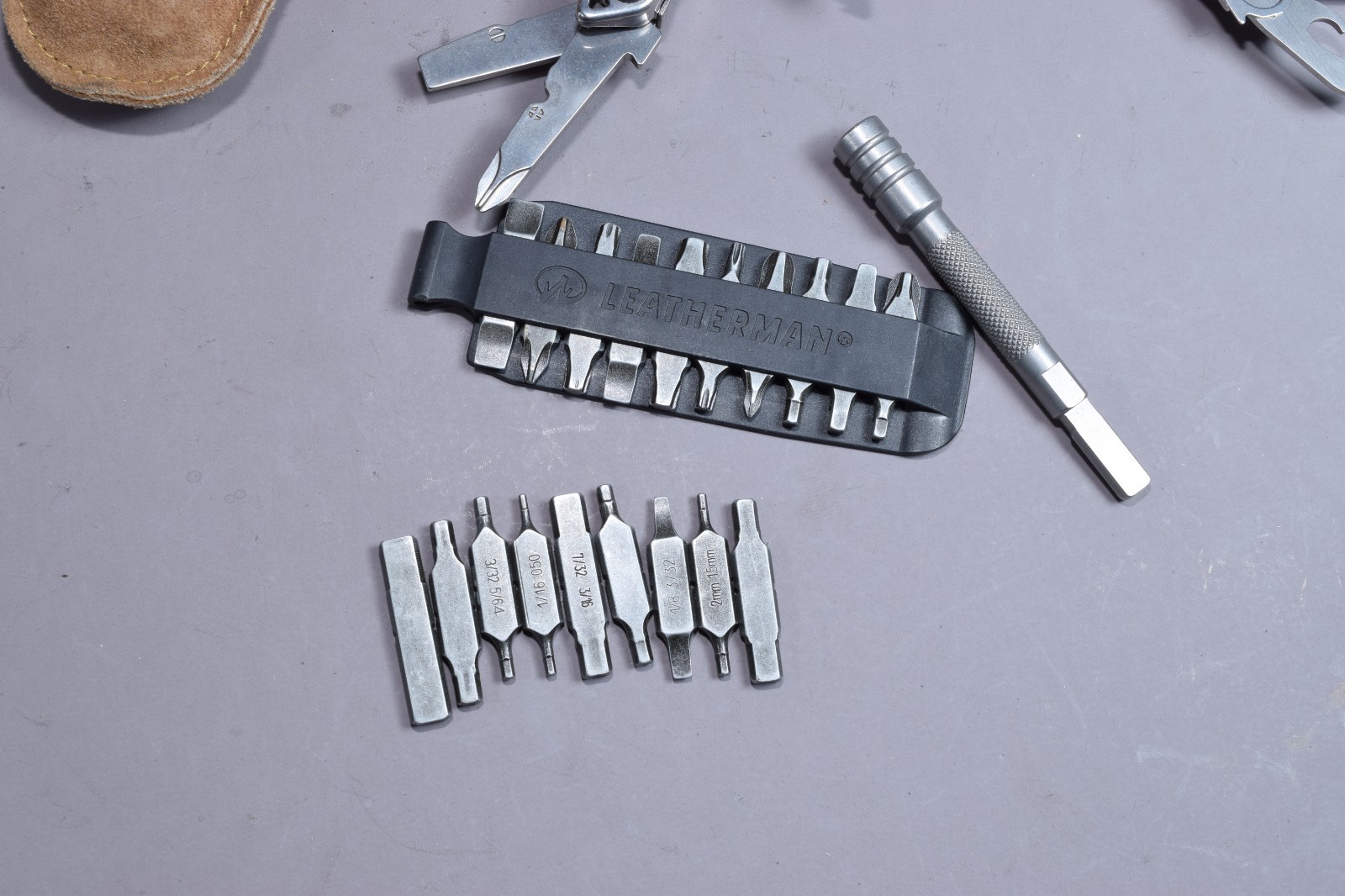 Leatherman Sidekick Multi-Tool, 2d bit kit, extender, Carabiner, leather pouch
