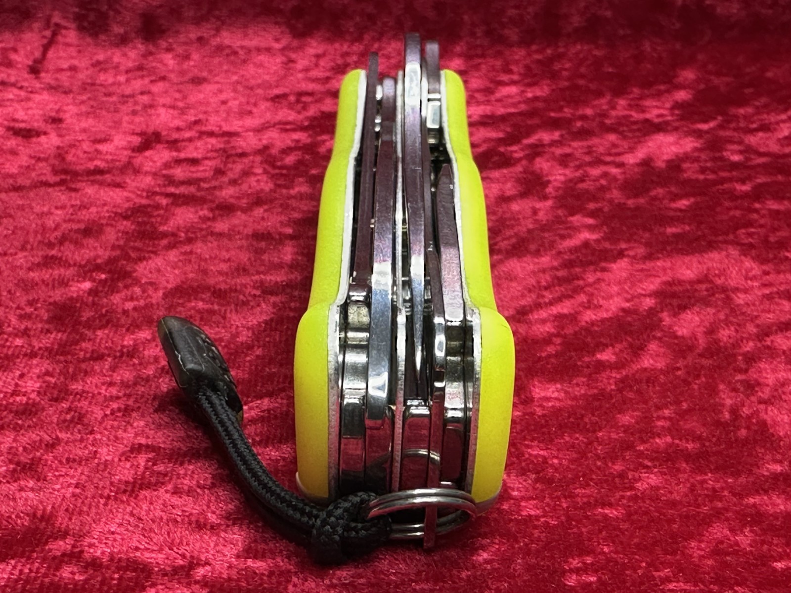 Victorinox RescueTool StayGlow Handle Large Swiss Army Knife 111mm 11 Tool (642)