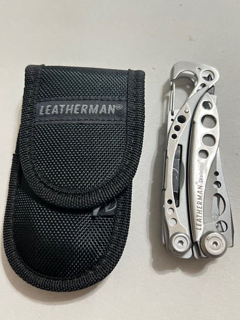 Leatherman Skeletool Multi-Tool With Sheath Silver – Great Condition