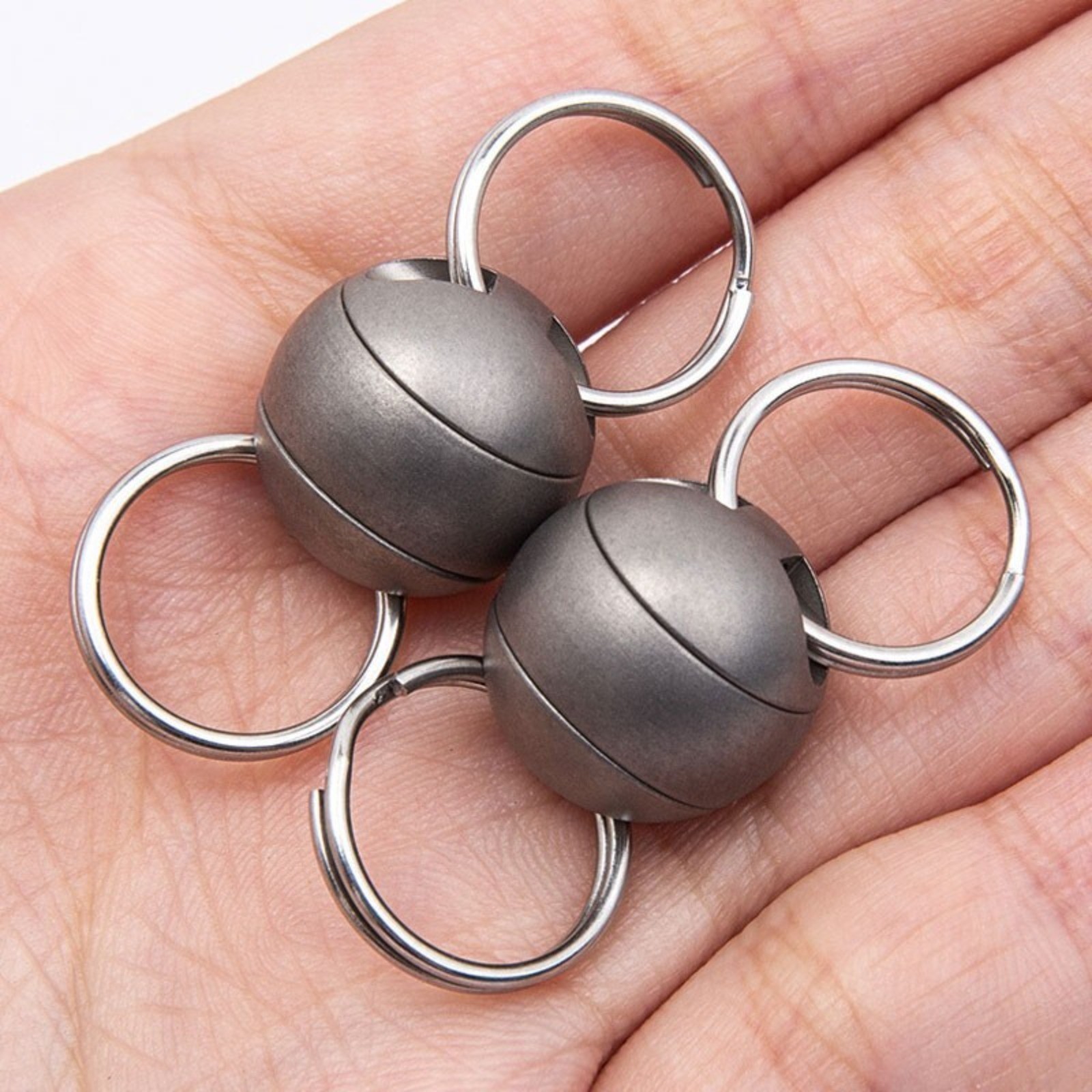 360 Degree Rotation Titanium Alloy Gimbal Keychain W Key Ring Car Keychain EDC