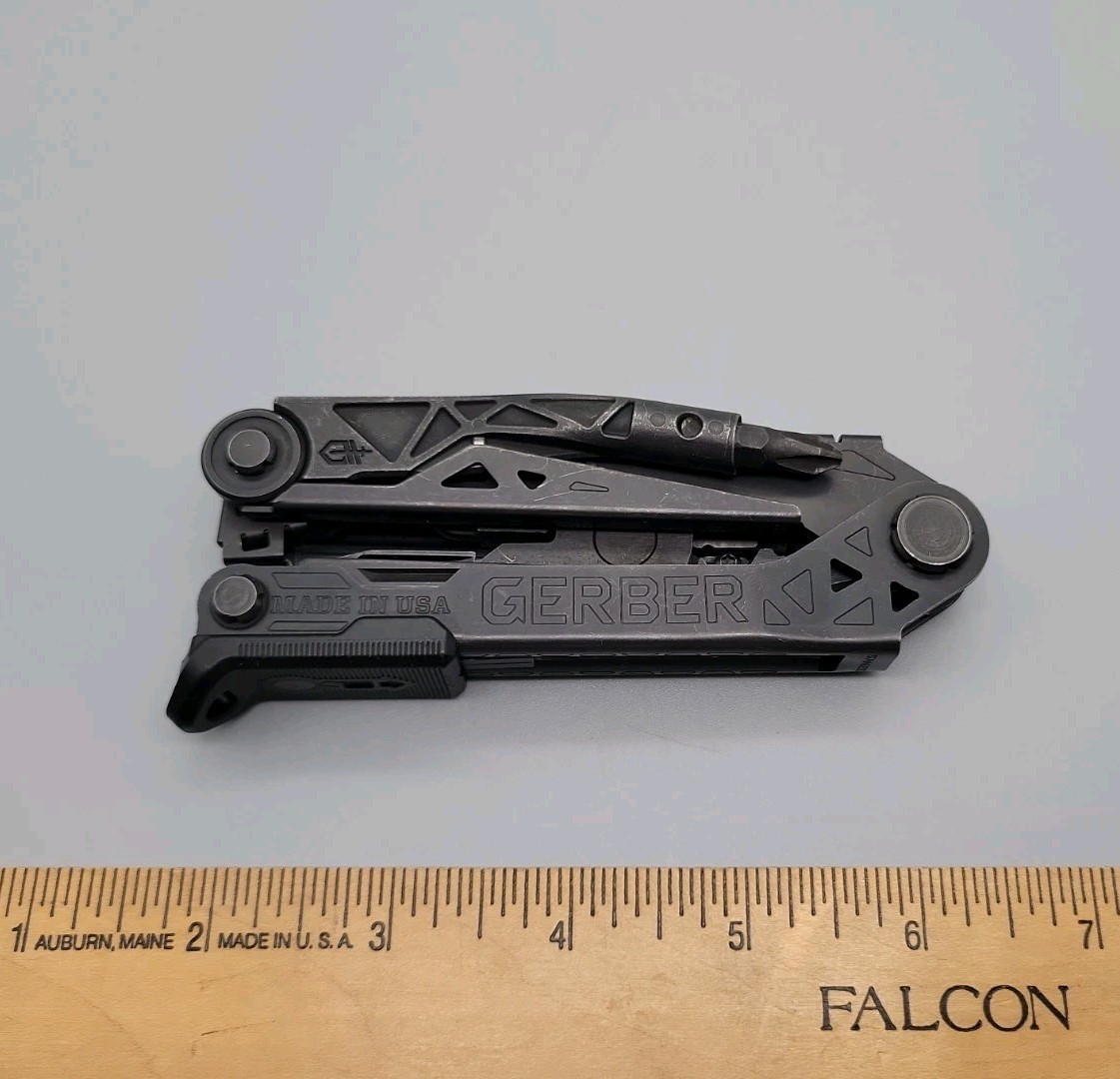 Gerber Center Drive Multi Tool – Black – Pliers, Scissors, Knife, Screwdrivers