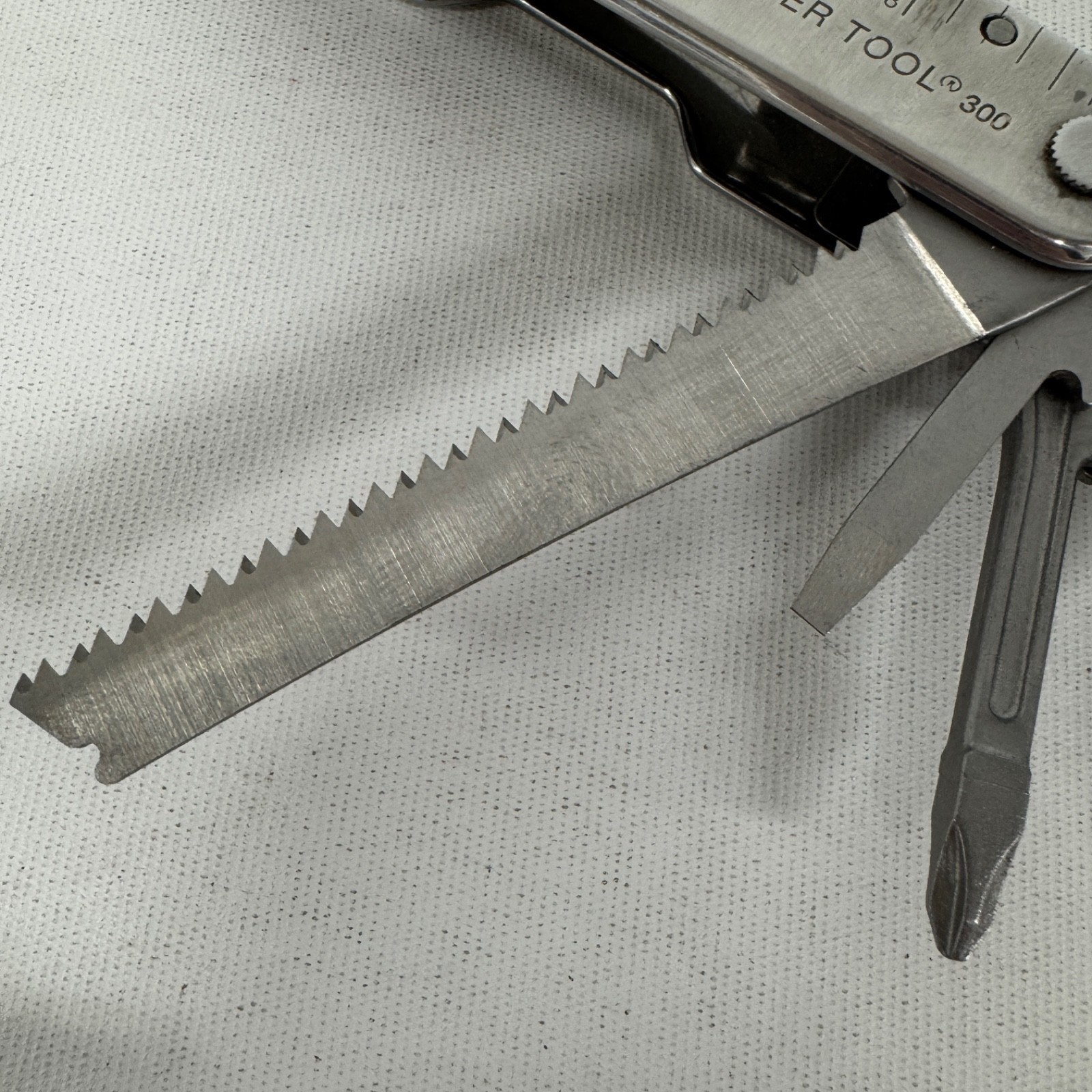 Leatherman Supertool Super Tool 300 Pliers Stainless Steel Multi Tool w/ Sheath