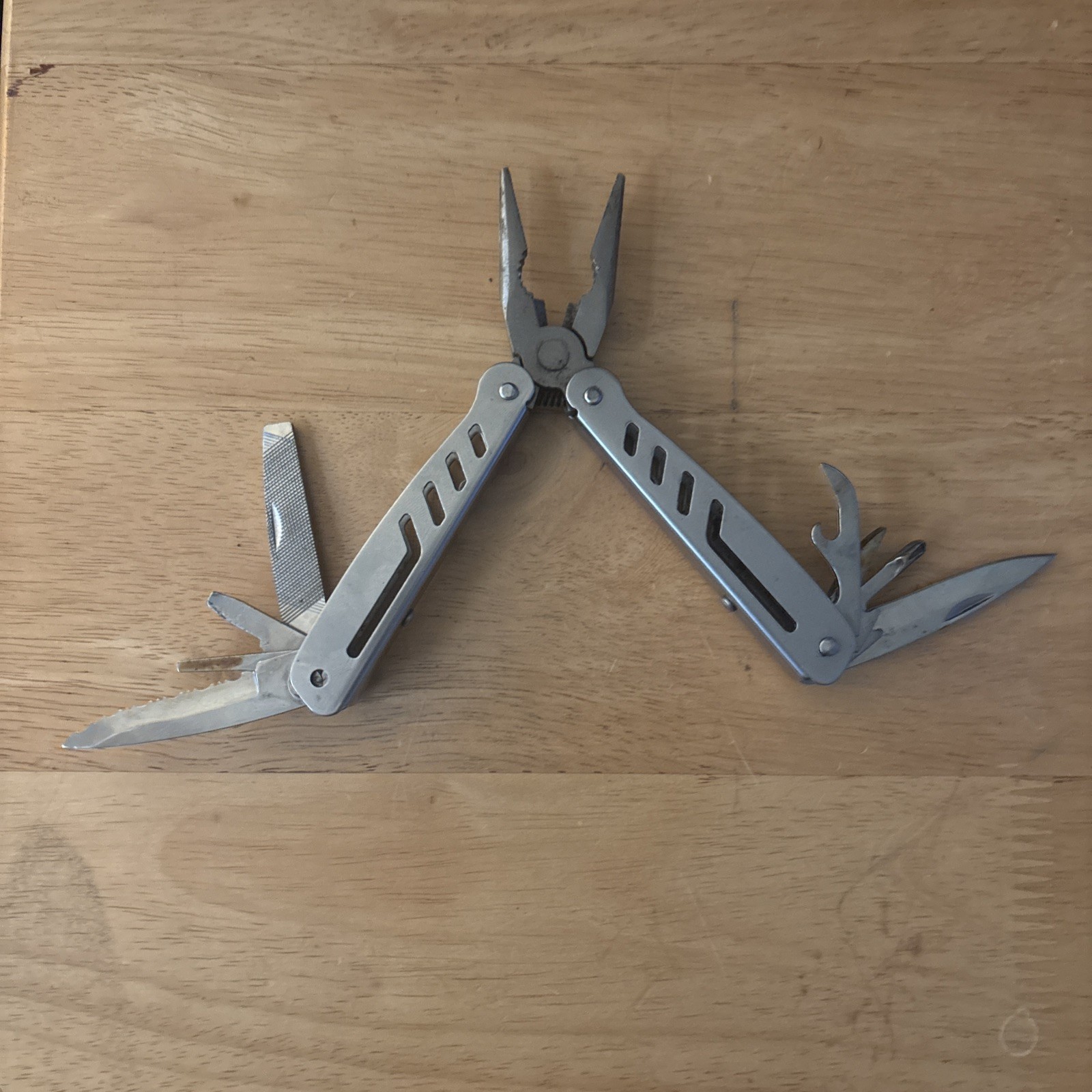 Multiper Silver Stainless Steel Multi-Tool Knife Pliers Screwdrivers bottle open