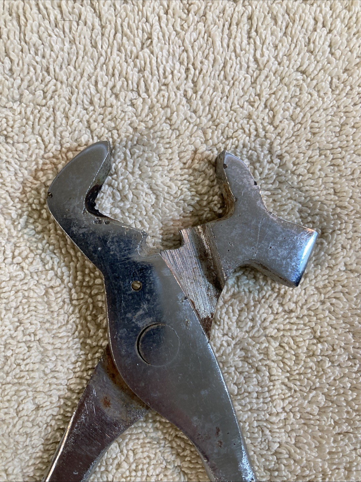 MULTITOOL HAMMER WIRE CUTTER NAIL PULLER BOTTLE OPENER PINCHER CHISEL
