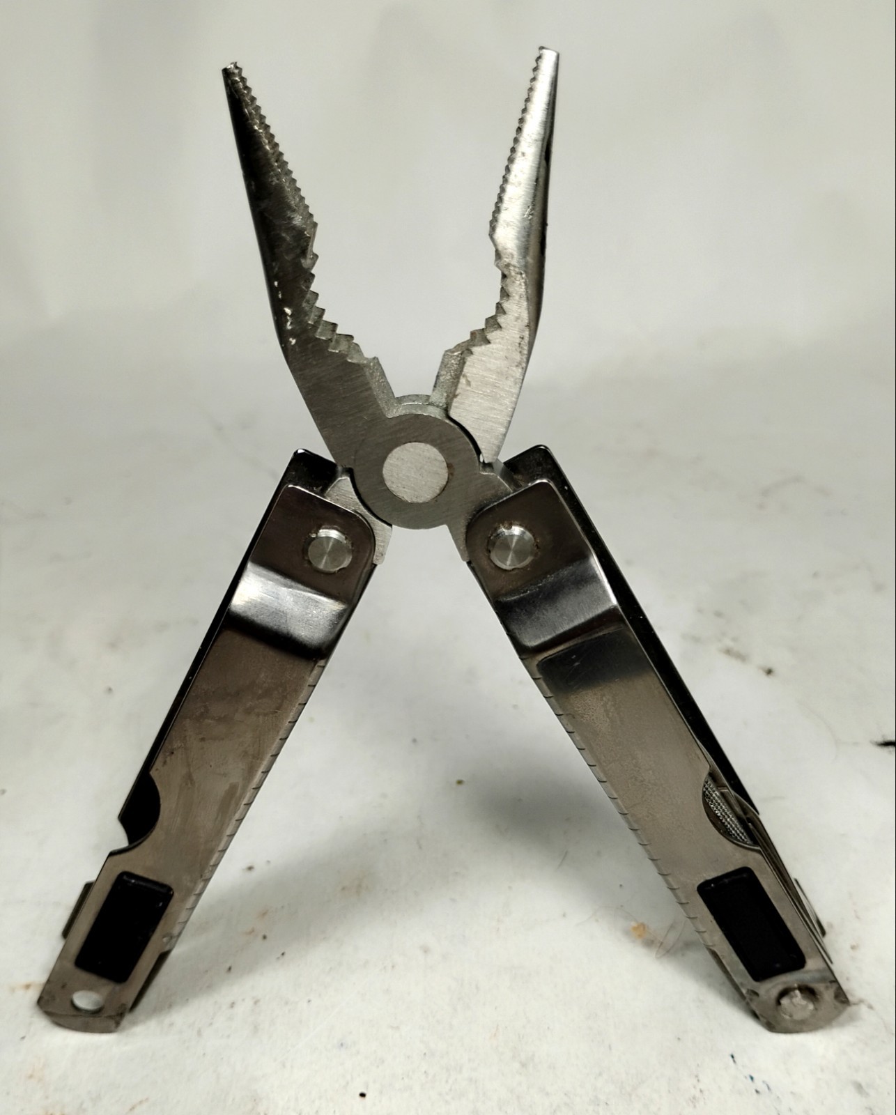 Eddie Bauer Multi-Tool – Stainless – Lock Lever – Very Good Condition