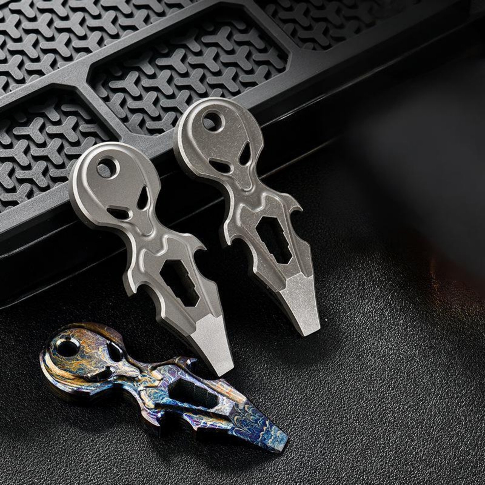 Titanium Alloy EDC Alien Shape Outdoor Multi-Tool Mini Pry Bar Lightweight