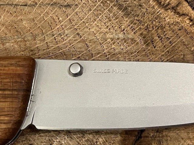 Victorinox Swiss Army Knife EVOKE Wood Walnut Thumb Stud Clip Plain EDGE SWISS