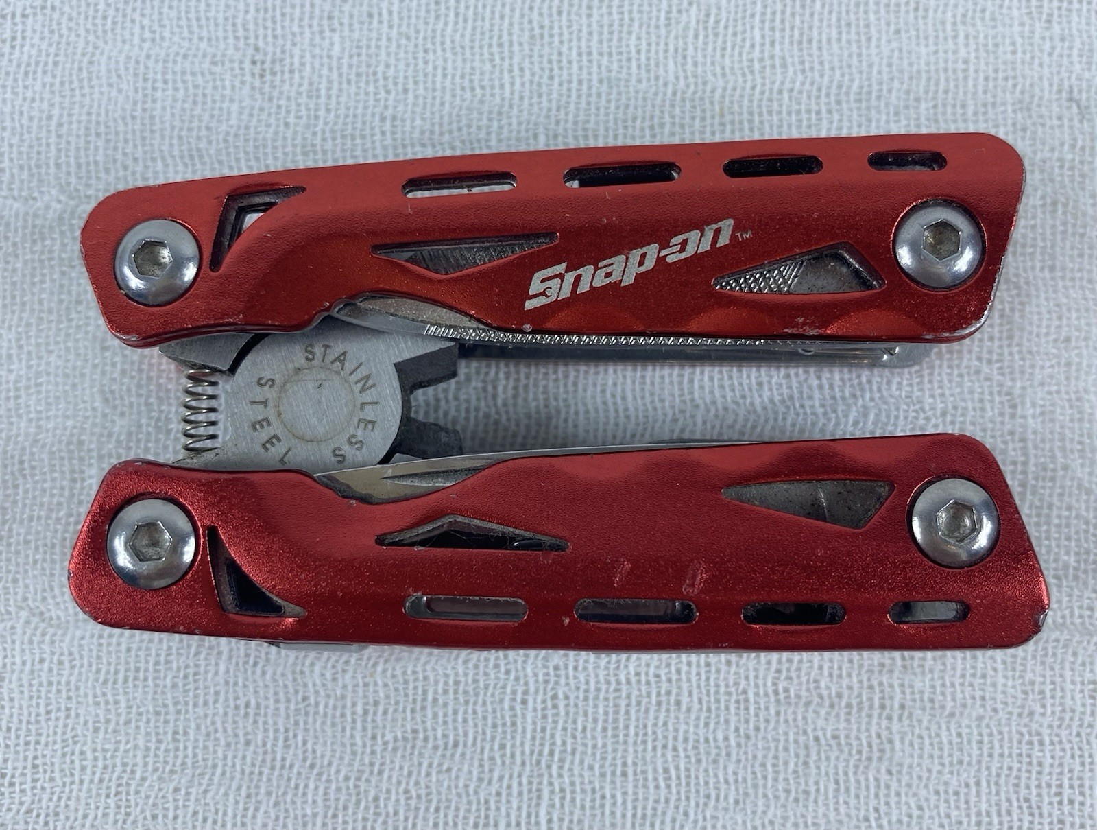 Snap-on Tool Red Stainless Steel Multi-Tool, Pliers, Knife, Screwdriver, 9 Tools