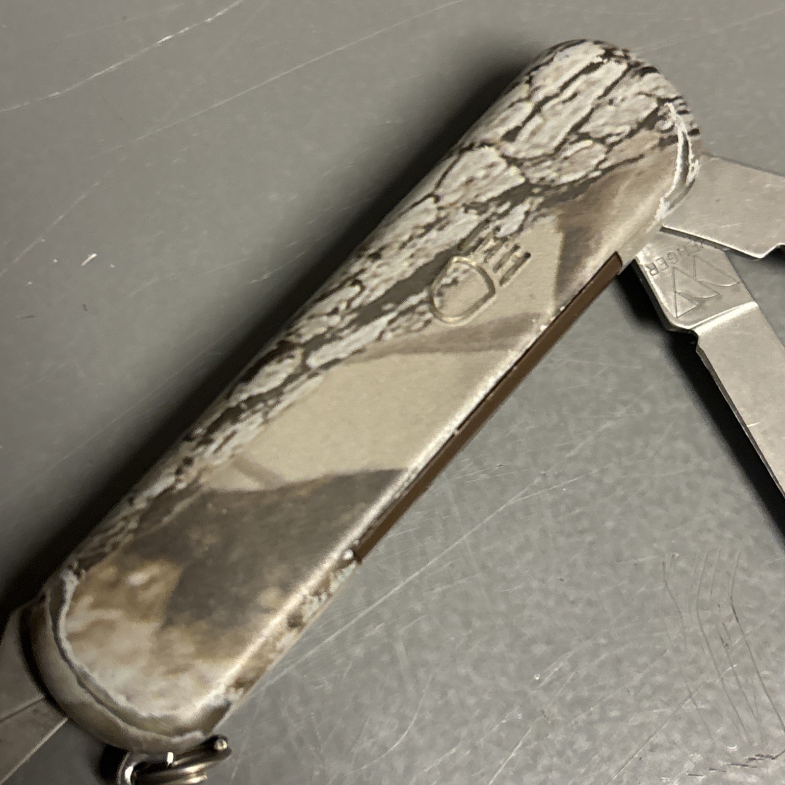 Wenger Esquire Microlite Timber Camo 65mm White LED – Very Unique!