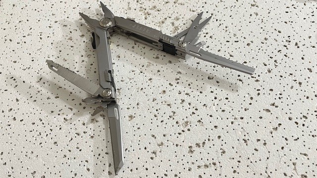 GERBER Flik Stainless Steel Silver MULTI-PLIER Multi Tool Pliers,Knife,Scissors-