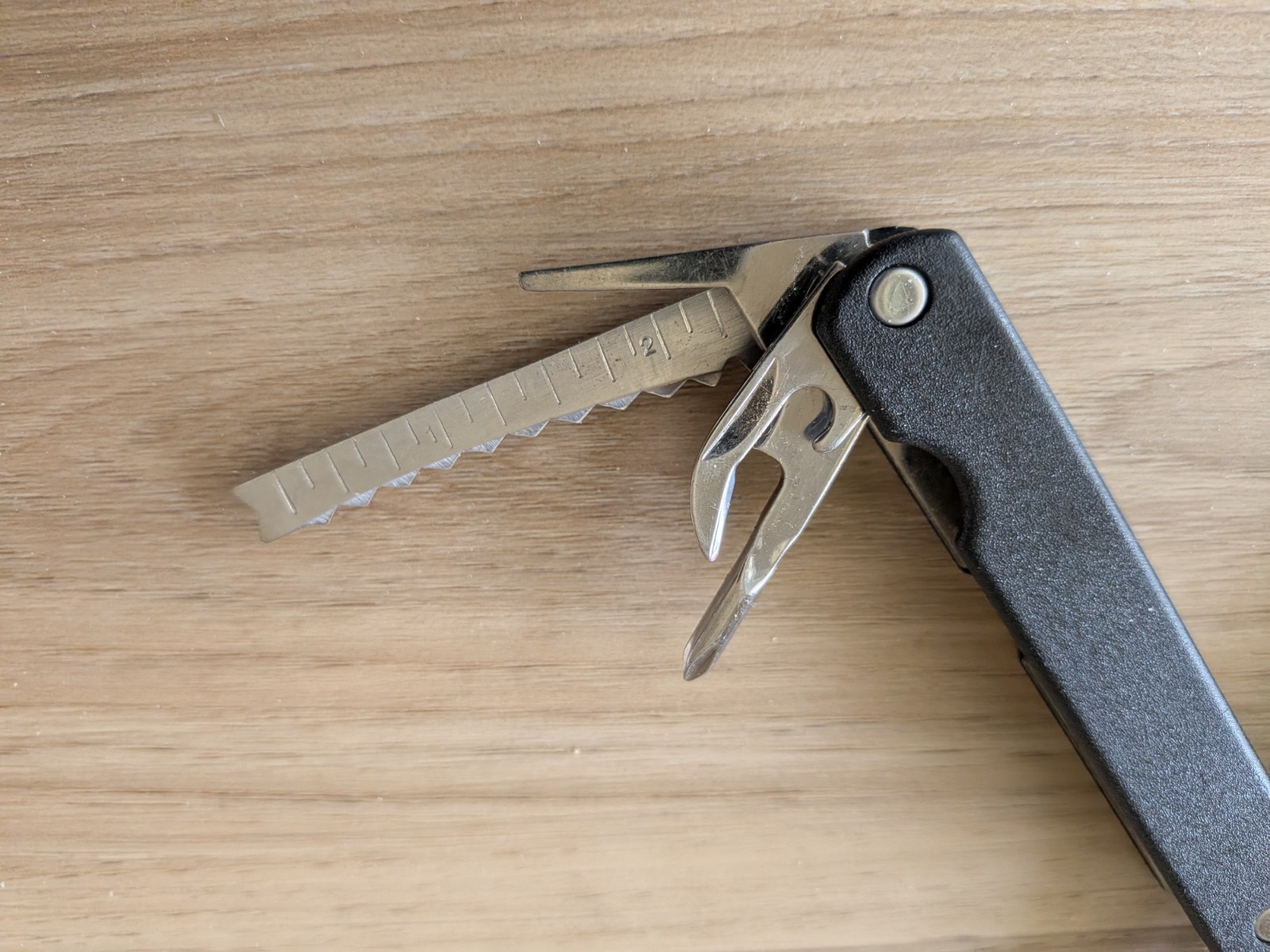 BARLOW MULTI FUNCTION TOOL – Multi Plier Saw Knife