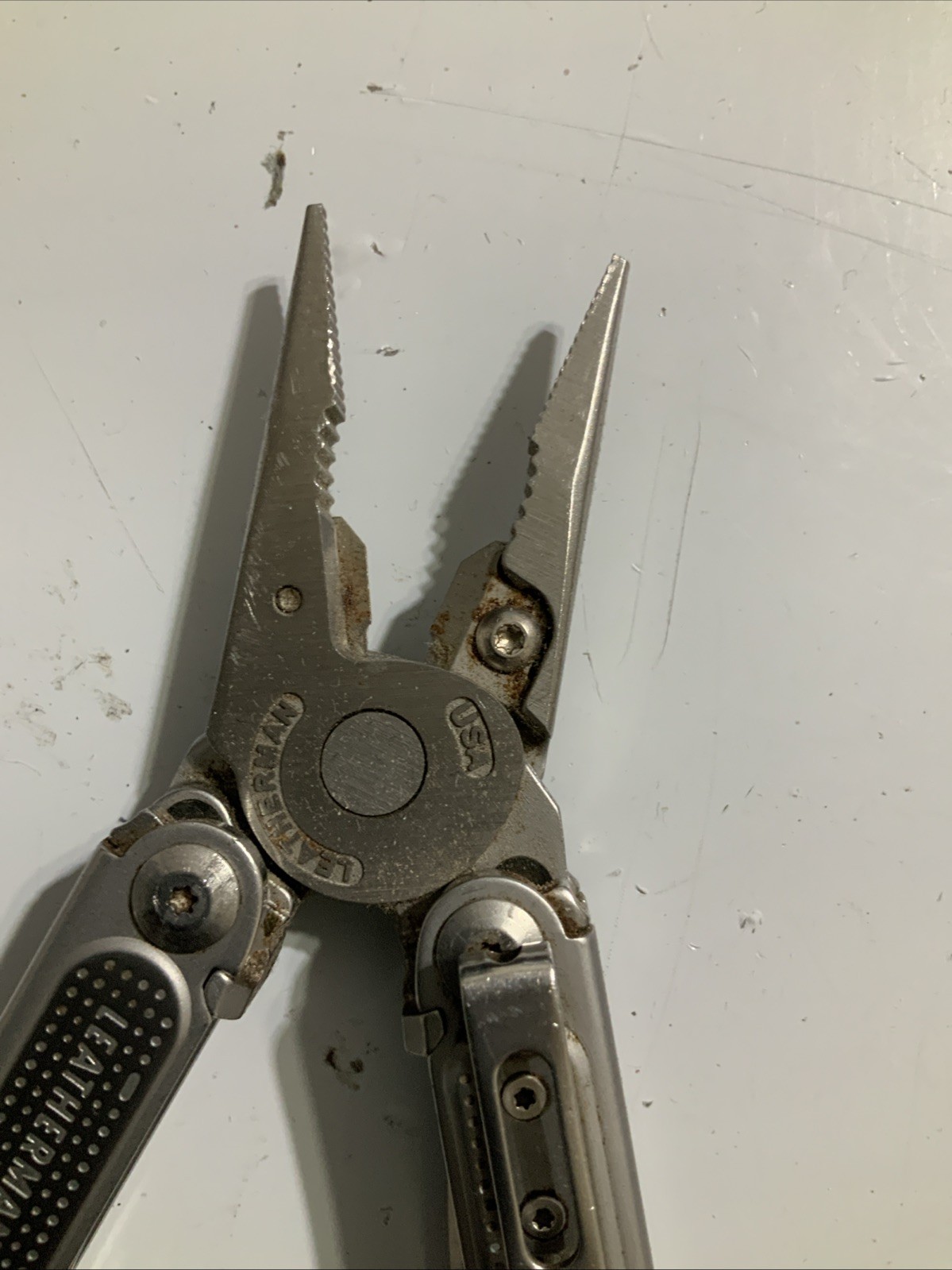 Leatherman Free P4 Stainless Steel Multi Tool Retired – V21