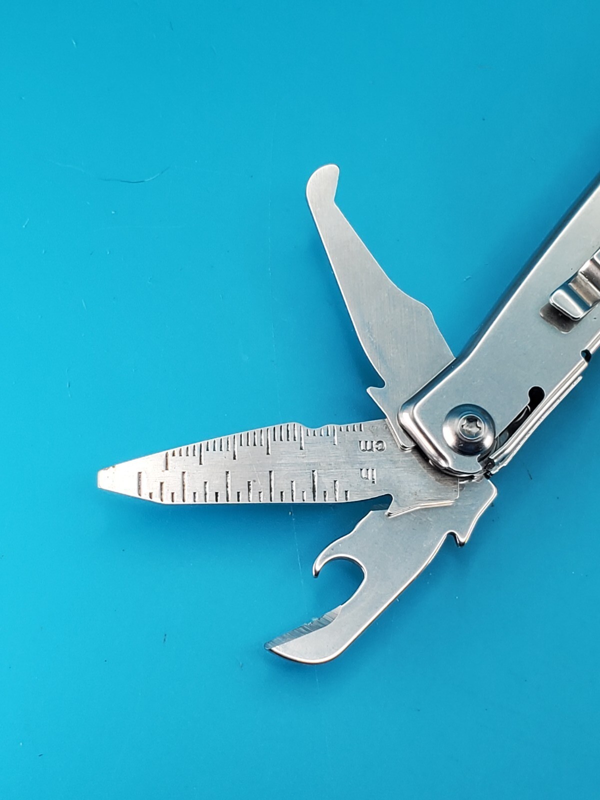 Leatherman Rev 3.8″ Multi-Tool, Stainless! *MINOR RUST ON ITEM*