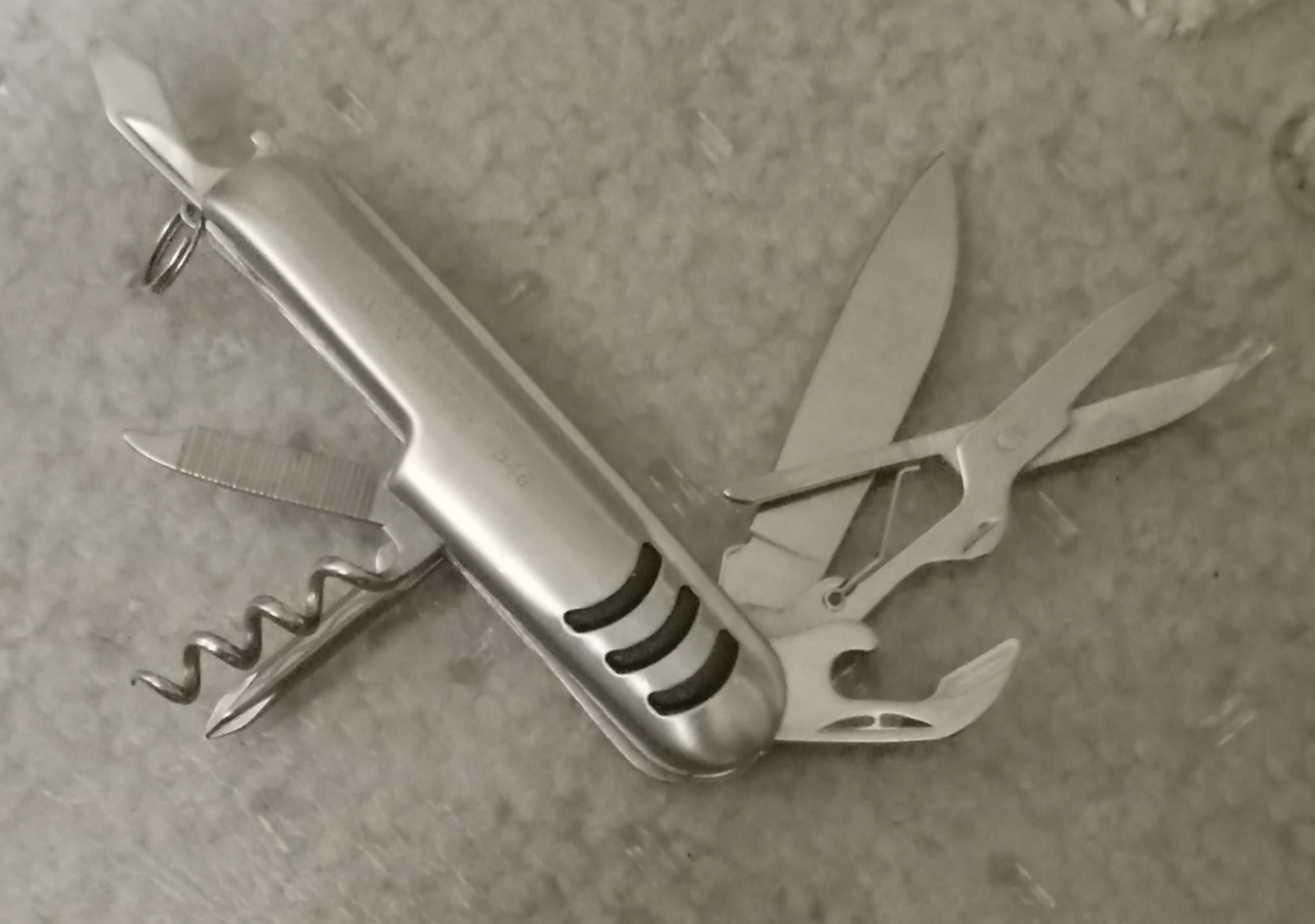 Five 8-IN-1 MULTI USE POCKET KNIVES NEW. ALL FIVE FOR $20
