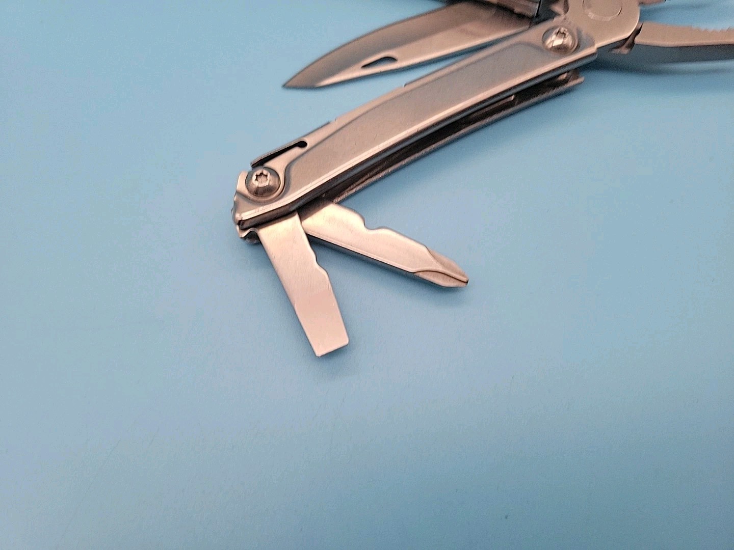 Leatherman Rev Multi-Tool – Pliers, Knife, Screwdrivers, Can Opener, File