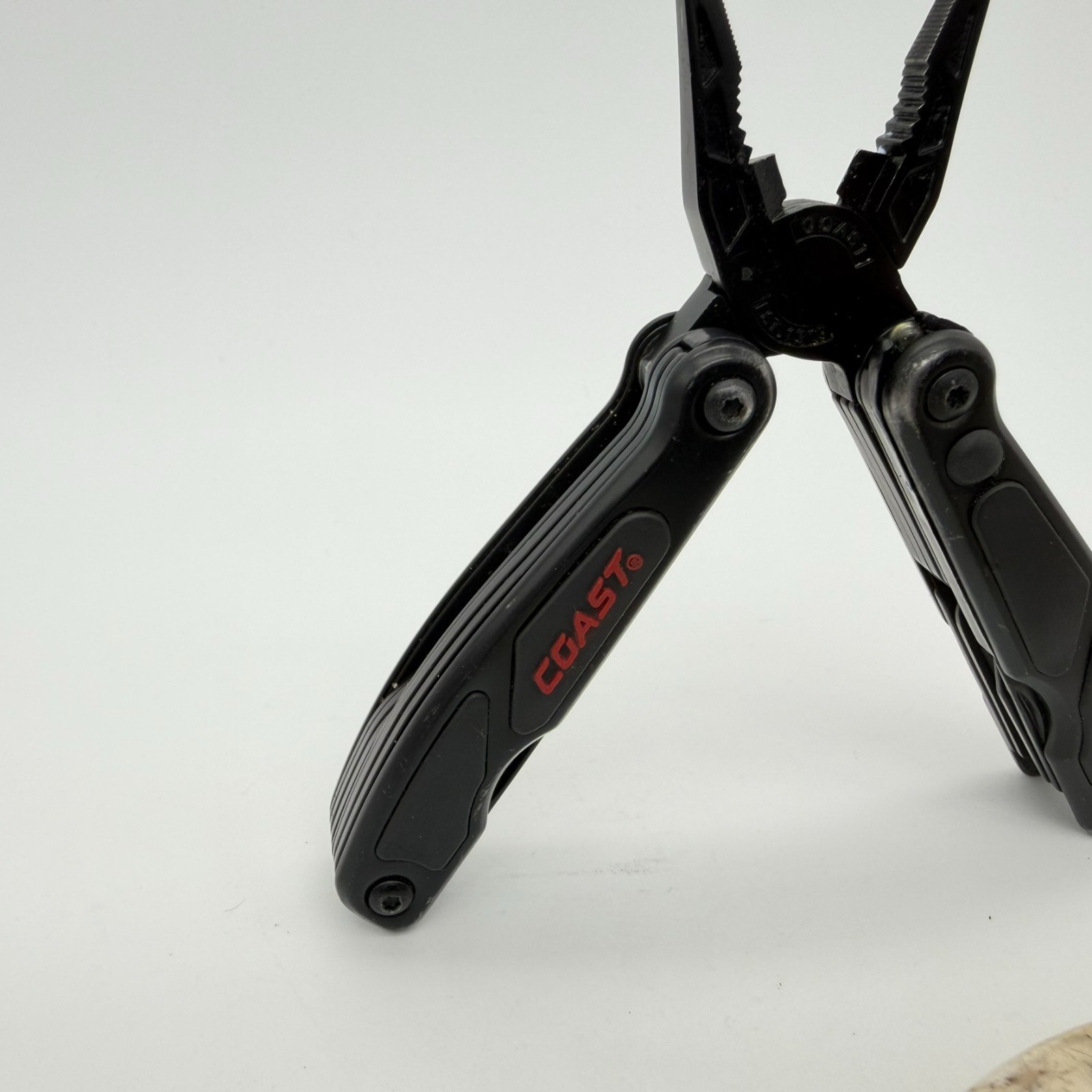 Coast LED135 Dual-LED Micro Plier Multi-Tool 14-In-1 Stainless Steel USED Black