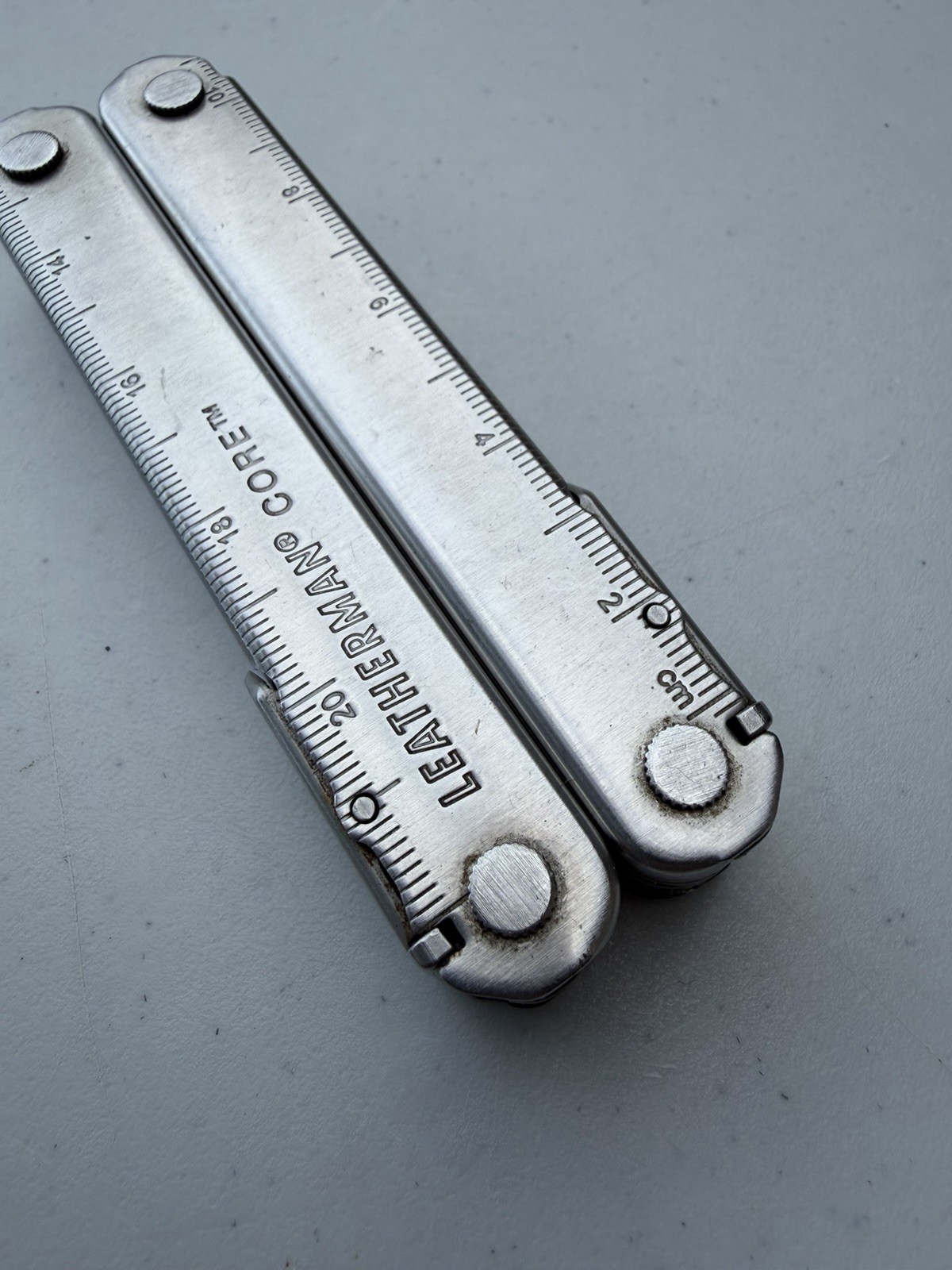 Leatherman Core Stainless Steel Multitool w/ Pliers, Knife – Discontinued –