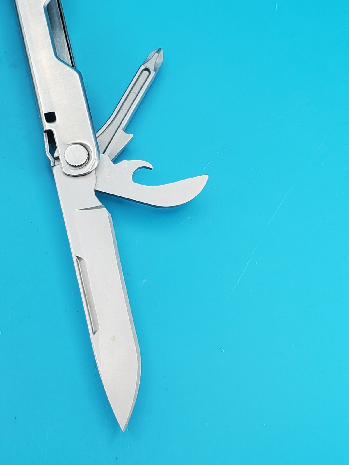 LEATHERMAN Bond Multitool, Stainless Steel Everyday Tool!