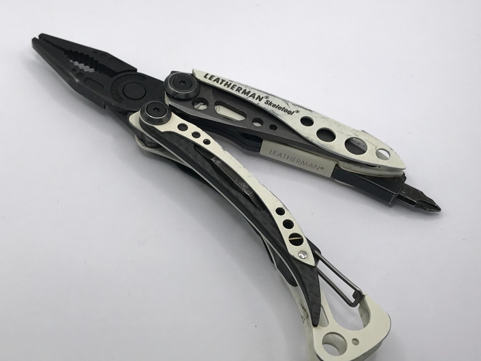 RARE Leatherman WHITE/BLACK Skeletool Carbon Multitool USED see Pic’s