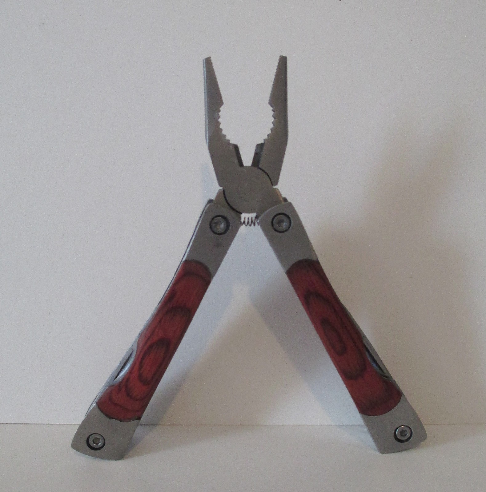 New!! 10 Tool Multi-Tool Pratt & Whitney Promotional Item Made by Leeds