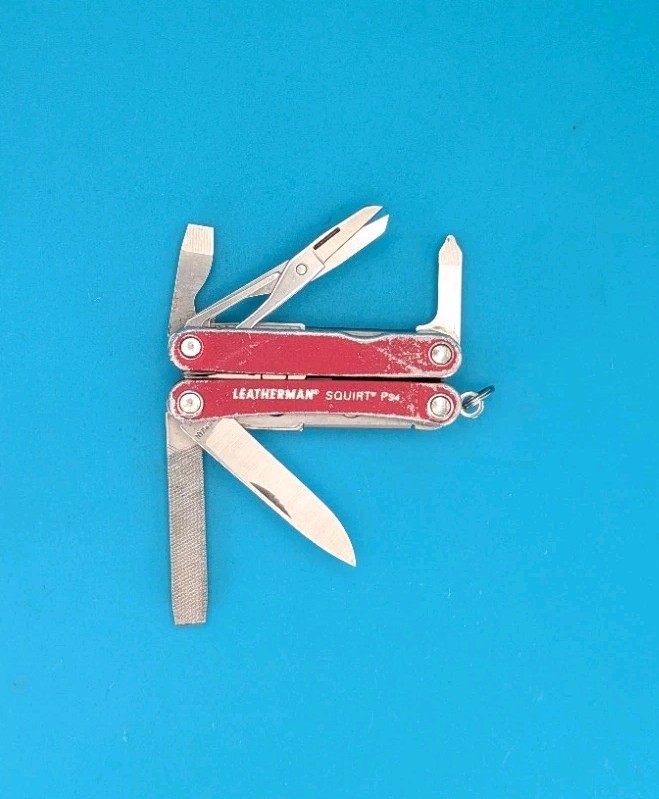 Leatherman SQUIRT PS4 Multi-Tool With Pliers Scissors Knife RED!