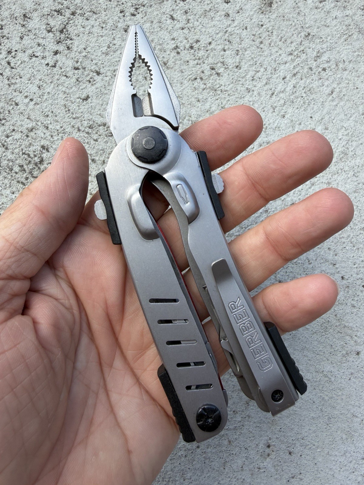 GERBER OCTANE RED/SILVER MULTI-PLIER MULTI TOOL IN SHEATH DISCONTINUED, RARE EXC