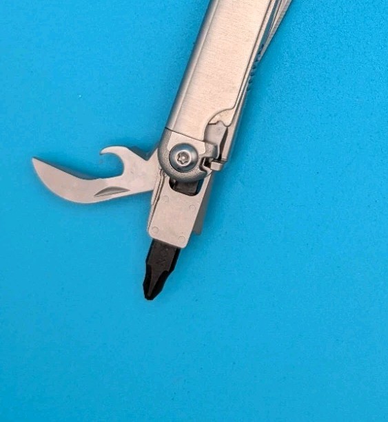 Leatherman Wave Plus + Multi-Tool! FAST SHIPPING! WITH SHEATH! EXCELLENT