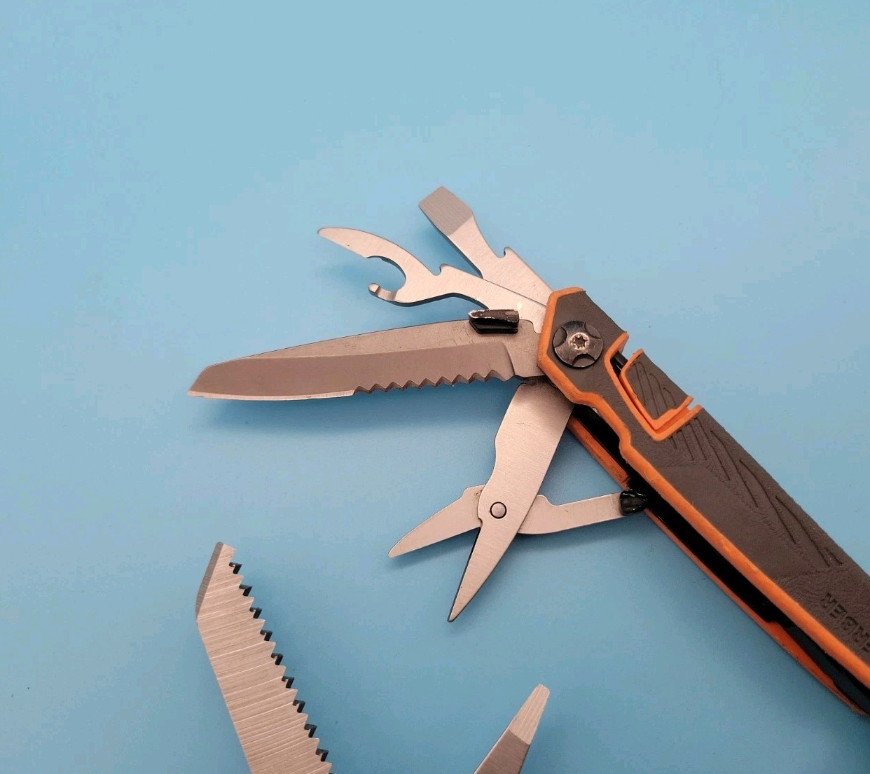 Gerber Bear Grylls Multi-Tool – Pliers, Knife Screwdrivers, Scissors, Saw