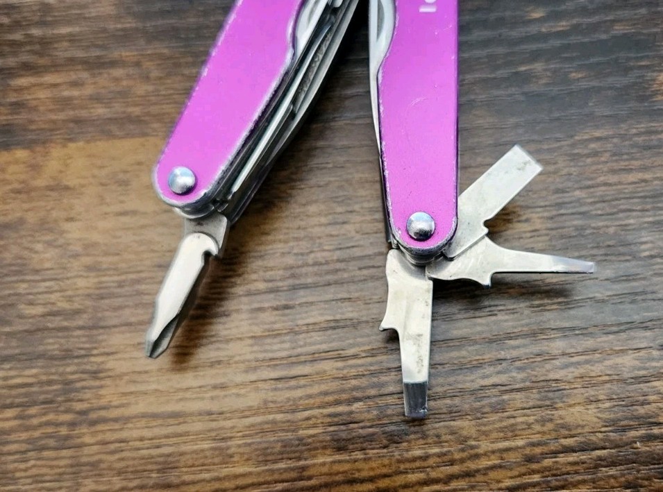 RARE Leatherman Juice XE6 Purple Thunder w/ Sheath – Great Condition D70
