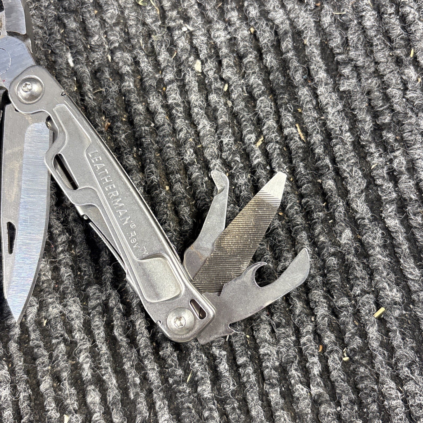 Leatherman Rev 3.8″ Multi-Tool, Stainless! USED (041)