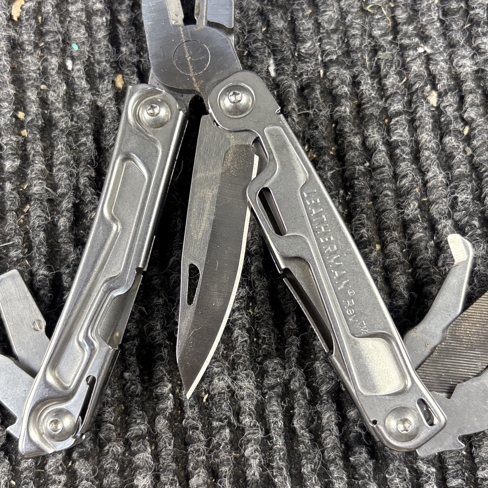 Leatherman Rev 3.8″ Multi-Tool, Stainless! USED (041)