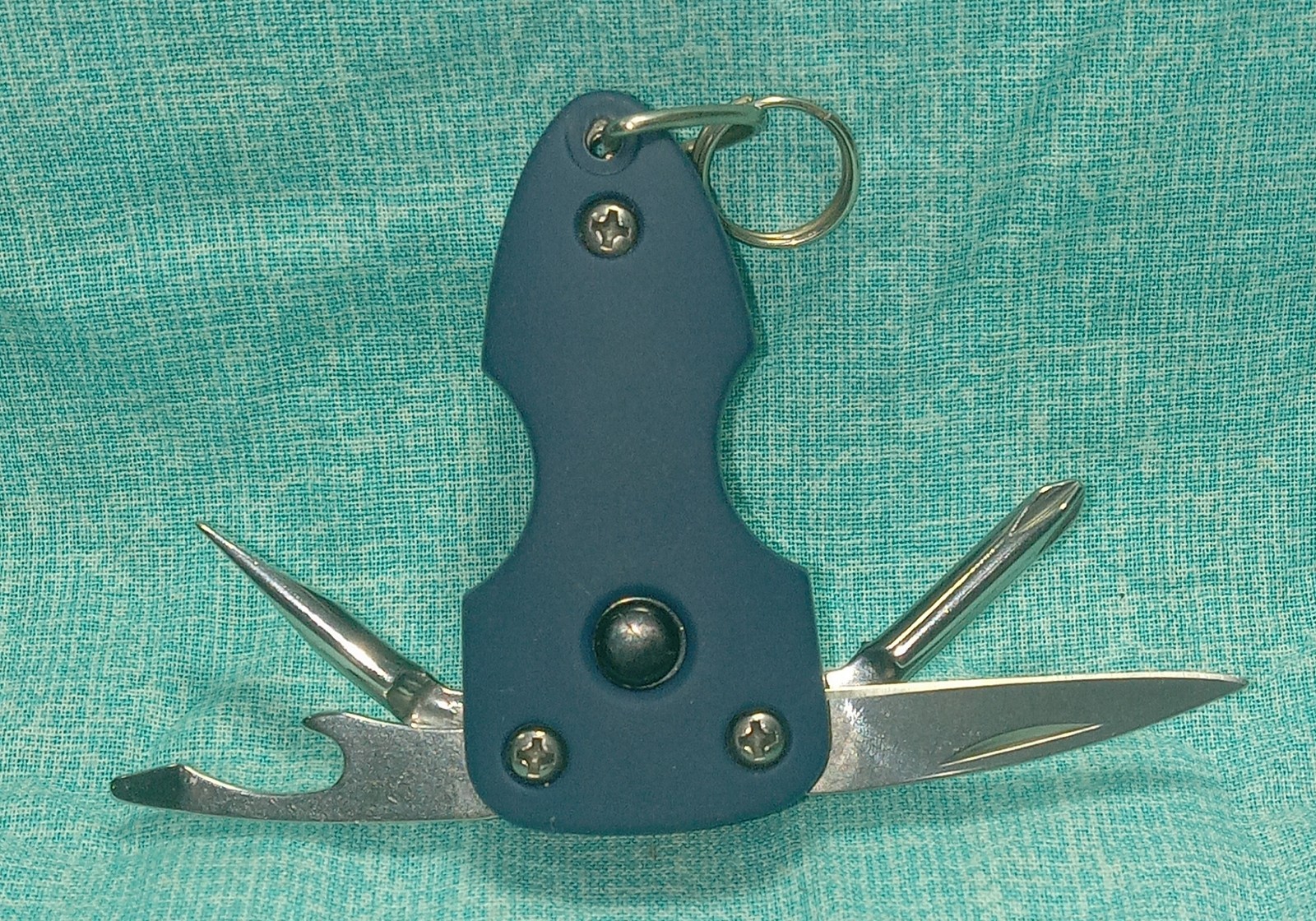 WILD + WOLF 6 IN 1 KEYCHAIN POCKET MULTI-TOOL WITH LED FLASHLIGHT