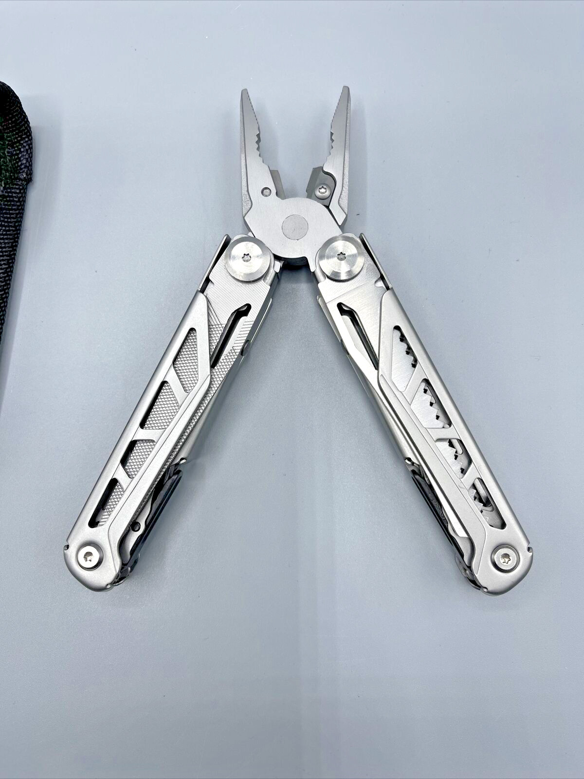 Perwin 17 in 1 Stainless Steel Multi Tool