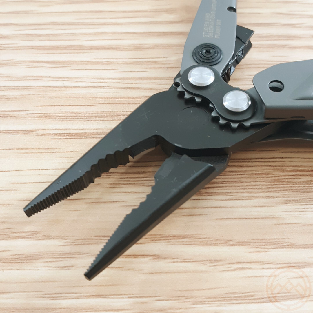 SOG Flash MT Linerlock Multi-Tool D2 Tool Steel Blade Stainless Steel Handle