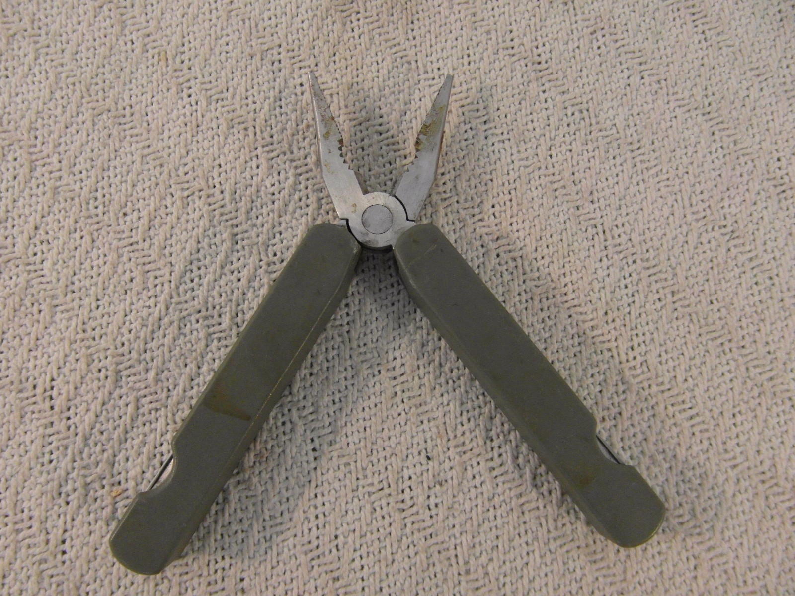 VINTAGE Bell Brand Gray Multi Tool Knife, Phillips Head, Scaler, FISH HOOK REMOV