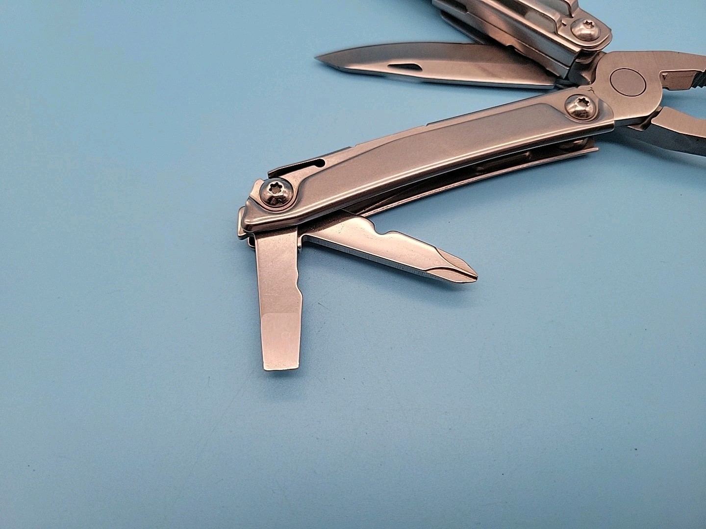 Leatherman Rev Multi-Tool – Pliers, Knife, Screwdrivers, Can Opener, File