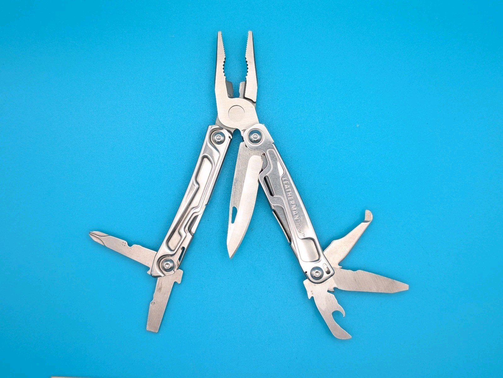 Leatherman Rev 3.8″ Multi-Tool, Stainless!