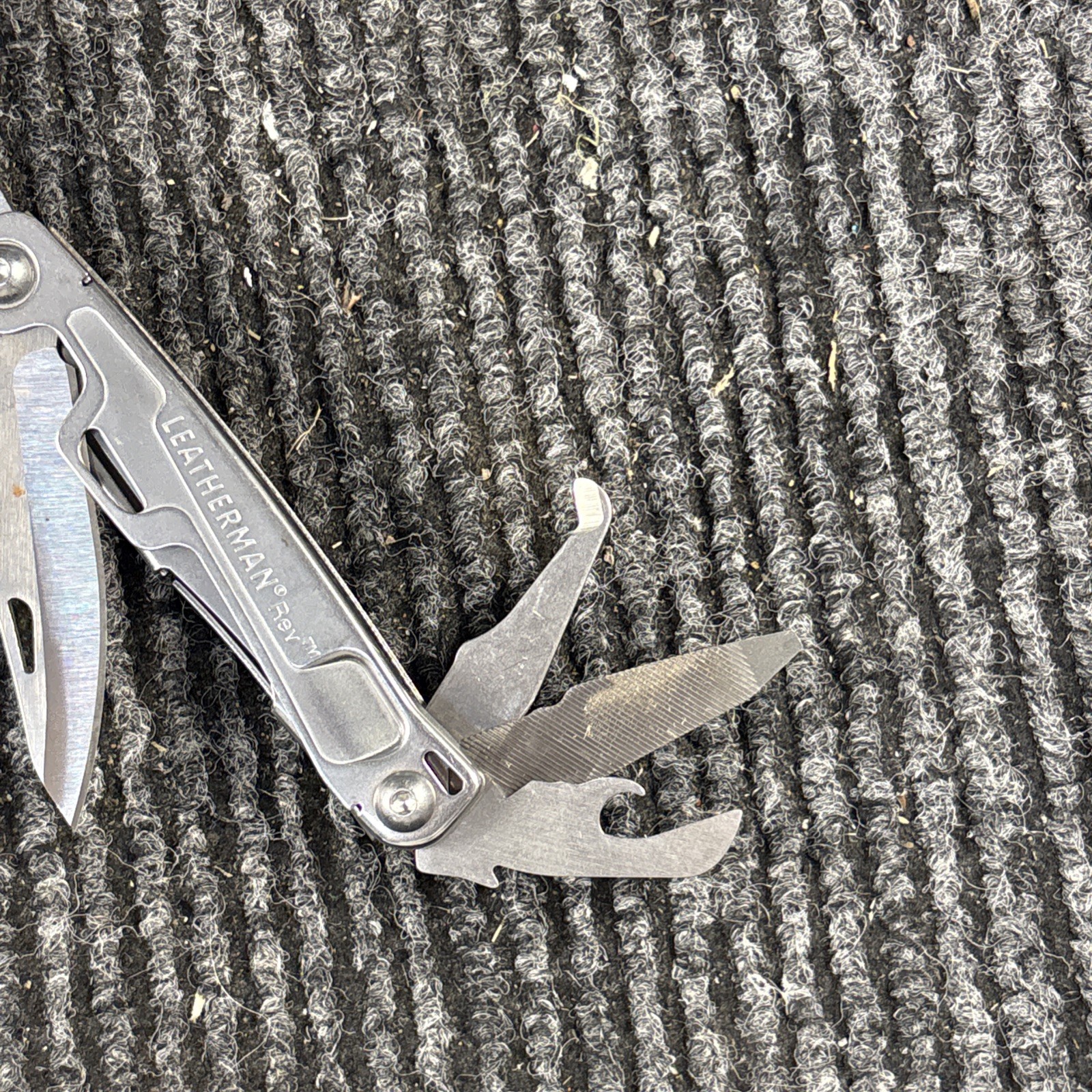 Leatherman Rev 3.8″ Multi-Tool, Stainless! USED (047)