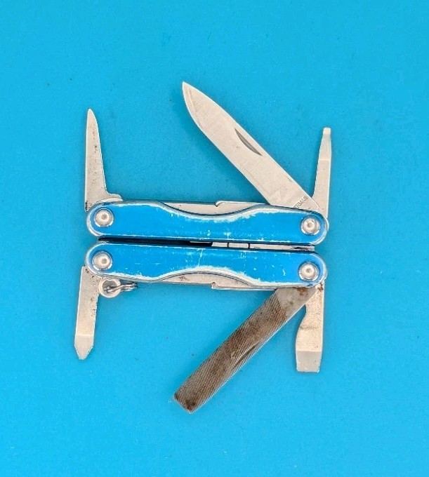 Leatherman Squirt P4 Multi-Tool, Key Ring, Retired, BLUE!