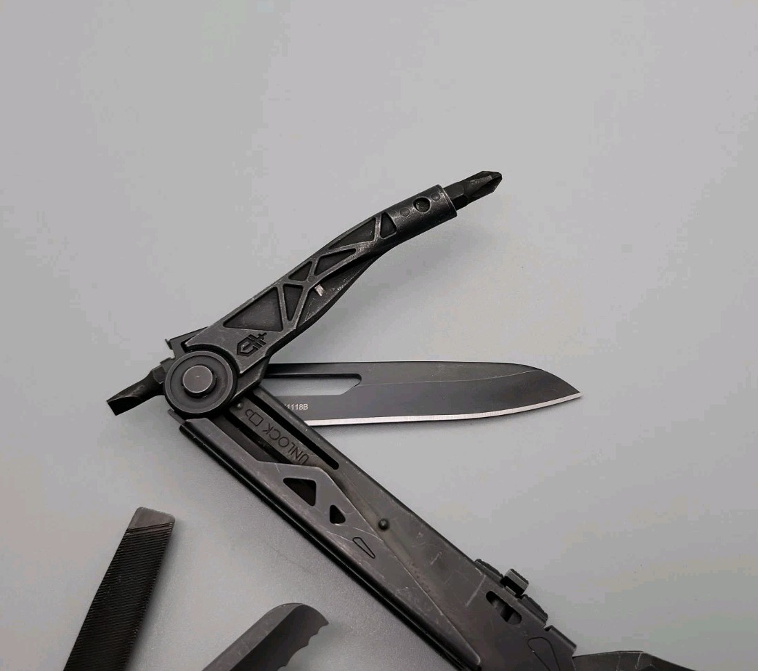 Gerber Center Drive Multi Tool – Black – Pliers, Scissors, Knife, Screwdrivers