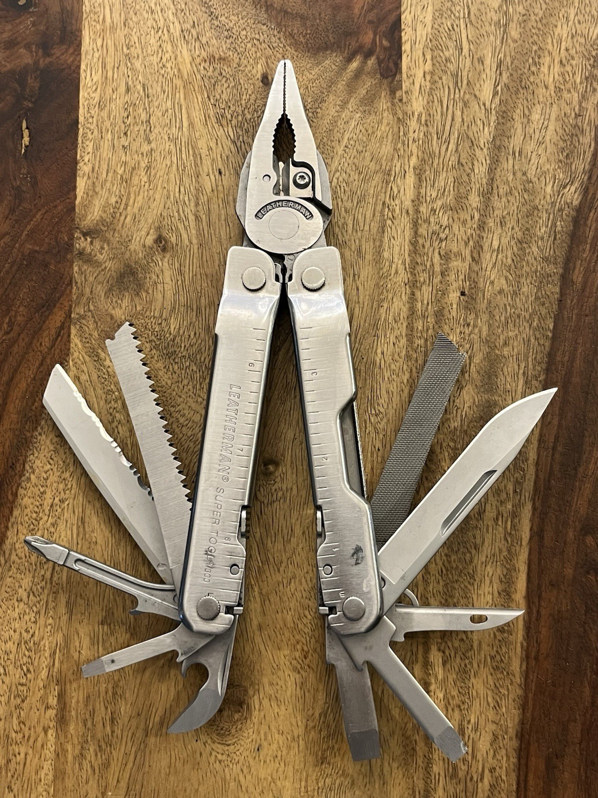Leatherman Super Tool 300 Multitool w/Beautiful Sheath