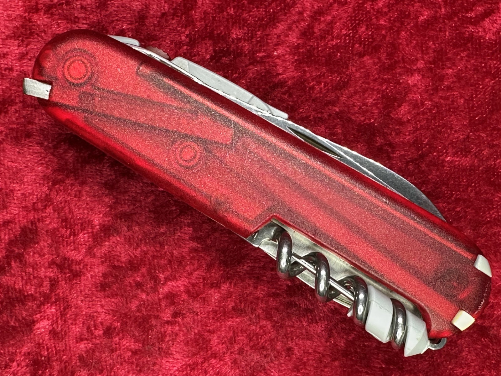 Victorinox Voyager Lite Ruby Red Transparent Swiss Army Knife 91mm 17 Tool (693)