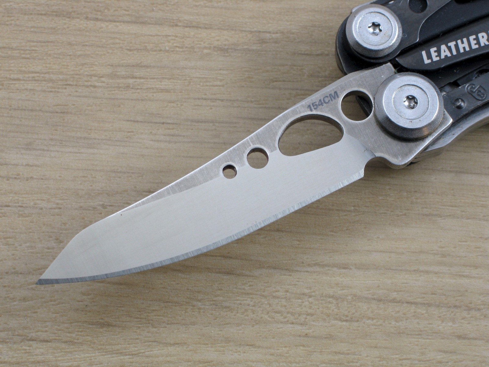 Leatherman Skeletool CX Multi-Tool 154CM Plain Edge Knife, Black, USA -Excellent