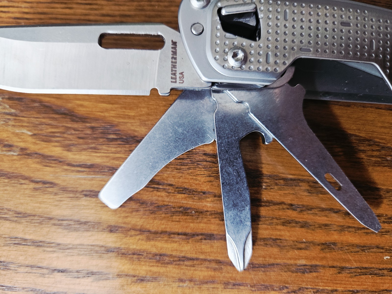 Leatherman T2 Lightweight Multi-tool Pocket Knife – Silver (2006563)